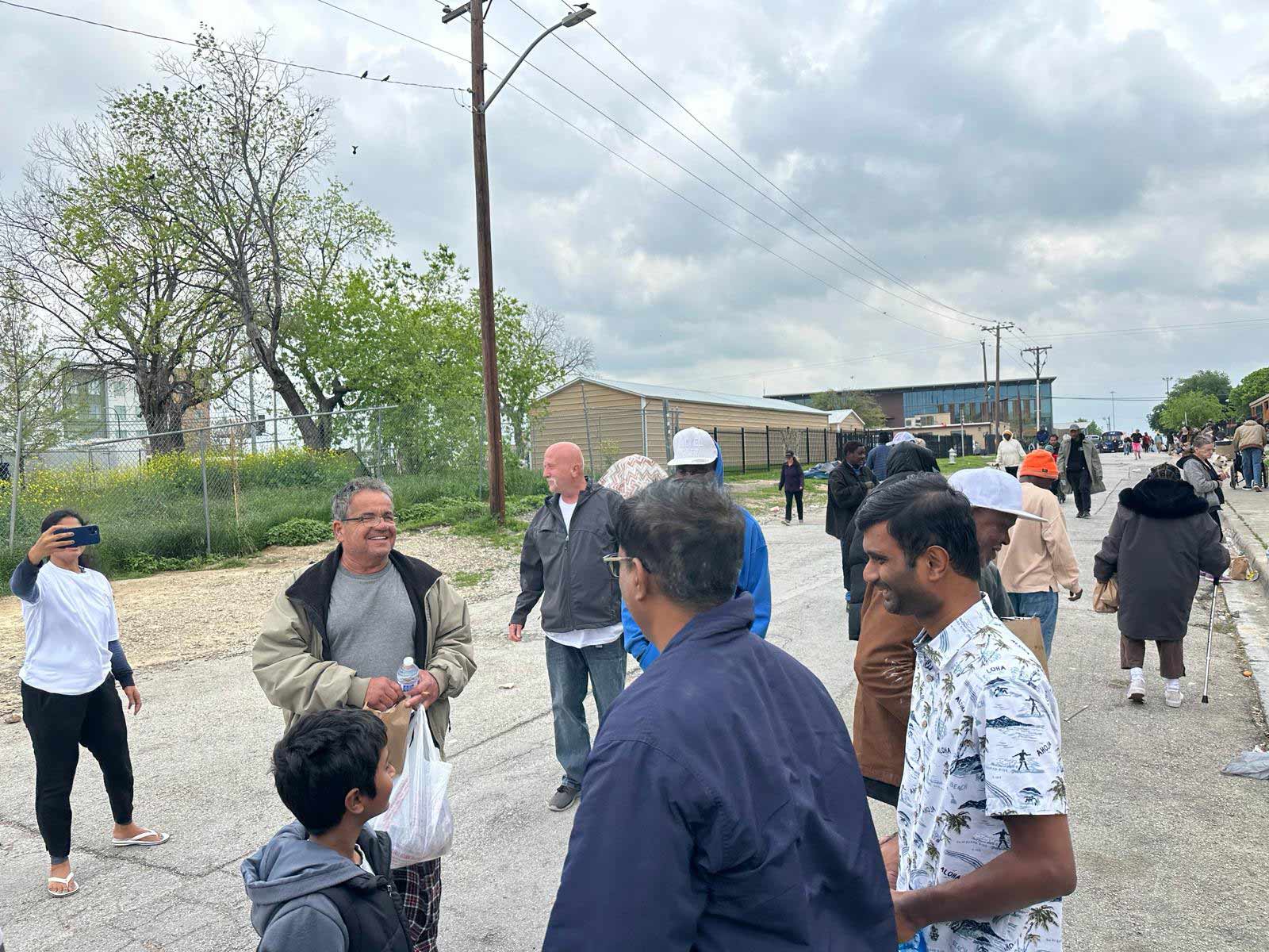 Dallas Chapter engaged in providing meals to 300 individuals experiencing homelessness